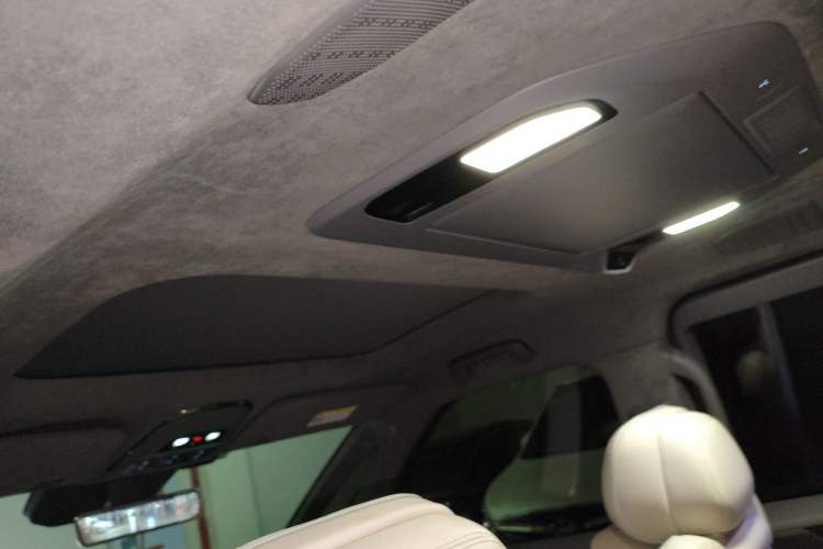 Used Zeekr 009 2024 7-Seater Walk-Through Version Four-Wheel Drive 108 kWh Headliner