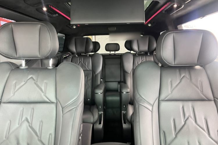 Used Zeekr 009 2024 7-Seater Aisle Version 108 kWh Interior 11