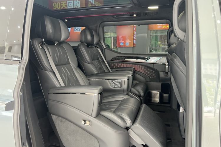 Used Zeekr 009 2024 7-Seater Aisle Version 108 kWh Interior 2