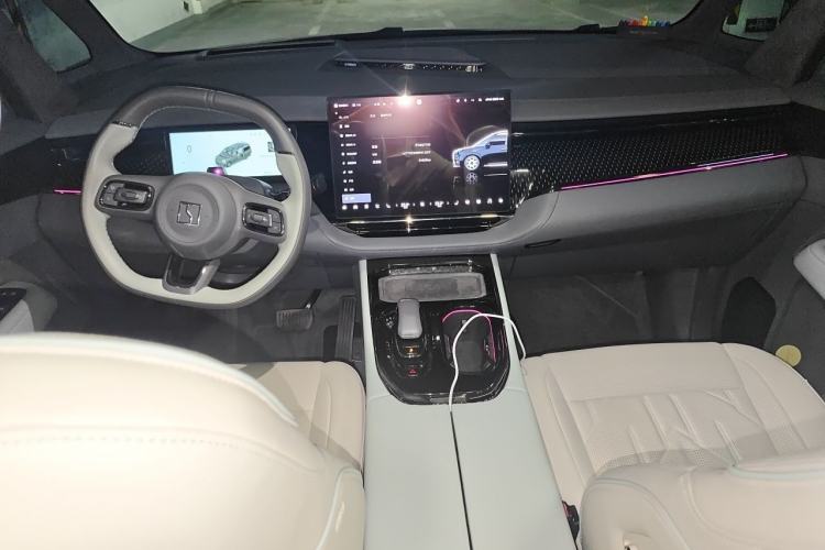 Used Zeekr 009 2024 7-Seater Walk-Through Version Four-Wheel Drive 108 kWh Interior 2