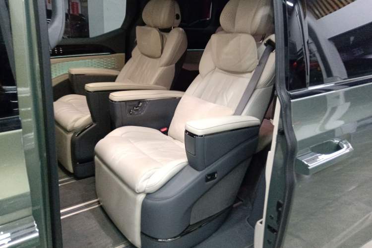 Used Zeekr 009 2024 7-Seater Walk-Through Version Four-Wheel Drive 108 kWh Interior 4