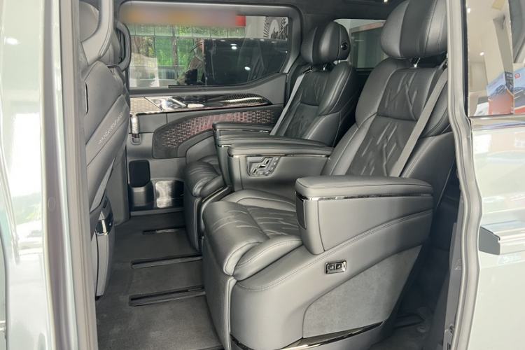 Used Zeekr 009 2024 7-Seater Aisle Version 108 kWh Interior 4