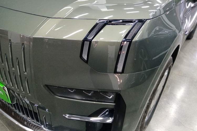 Used Zeekr 009 2024 7-Seater Walk-Through Version Four-Wheel Drive 108 kWh Left Front Headlight