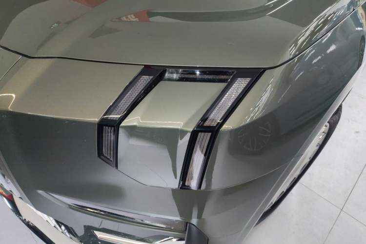Used Zeekr 009 2024 7-Seater Walk-Through Version Four-Wheel Drive 108 kWh Left Front Headlight