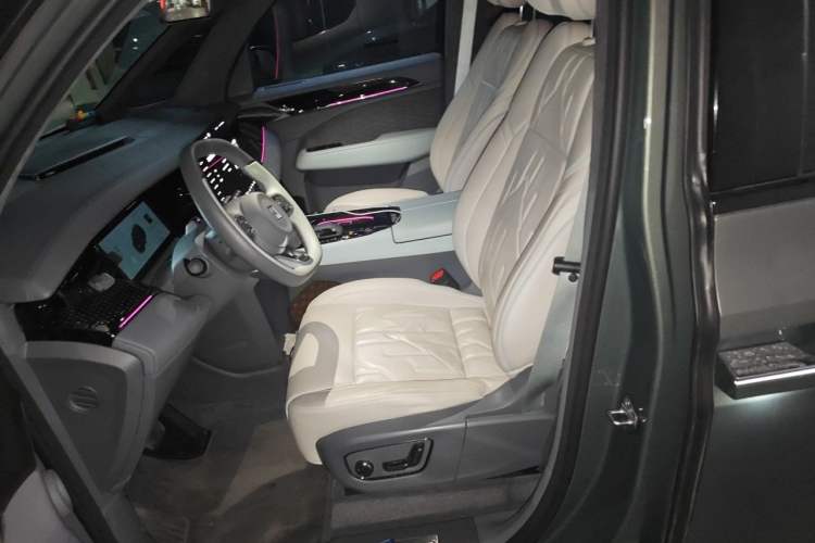 Used Zeekr 009 2024 7-Seater Walk-Through Version Four-Wheel Drive 108 kWh Left Front Seat