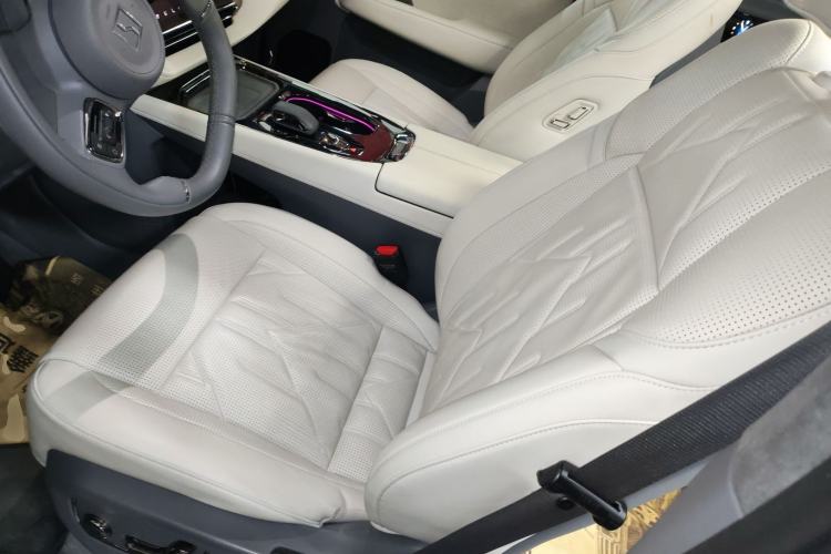 Used Zeekr 009 2024 7-Seater Walk-Through Version Four-Wheel Drive 108 kWh Left Front Seat