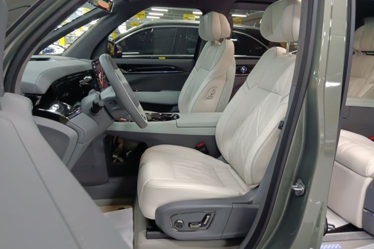 Used Zeekr 009 2024 Six-Seat Executive Version 4WD 140 kWh Left Front Seat
