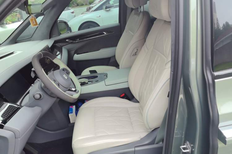 Used Zeekr 009 2024 7-Seater Walk-Through Version Four-Wheel Drive 108 kWh Left Front Seat