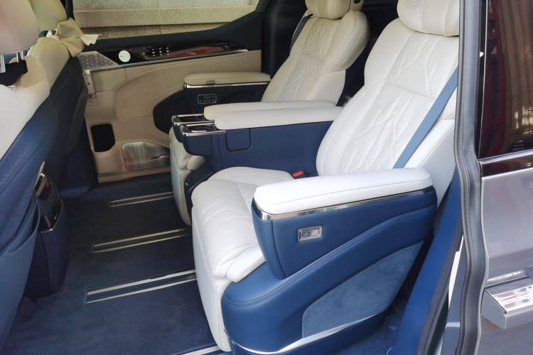 Used Zeekr 009 2024 Six-Seat Executive Version 4WD 108 kWh Left Rear Seat