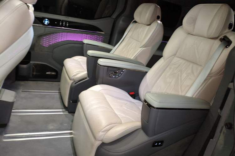 Used Zeekr 009 2024 7-Seater Walk-Through Version Four-Wheel Drive 108 kWh Left Rear Seat