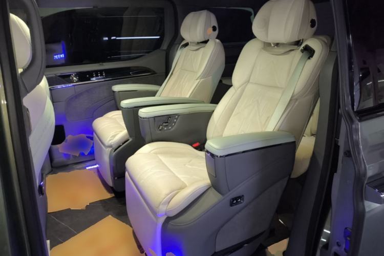 Used Zeekr 009 2024 7-Seater Walk-Through Version Four-Wheel Drive 108 kWh Left Rear Seat