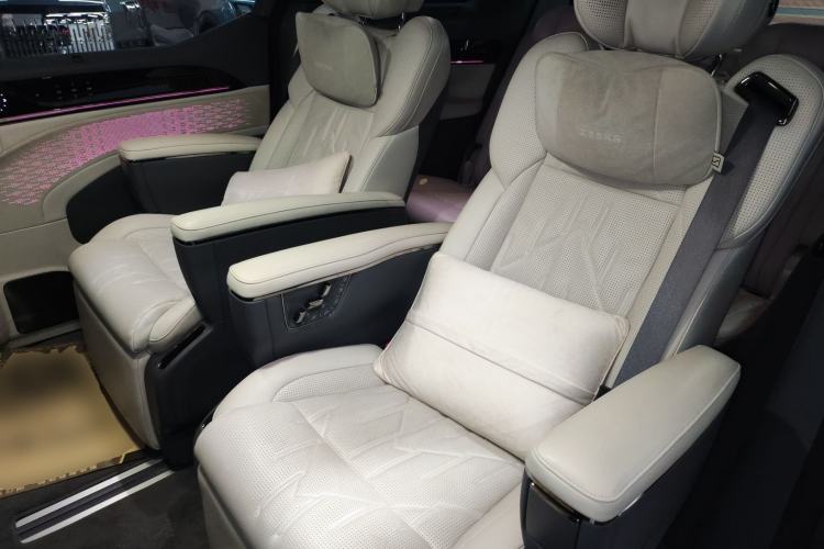 Used Zeekr 009 2024 7-Seater Walk-Through Version Four-Wheel Drive 108 kWh Left Rear Seat