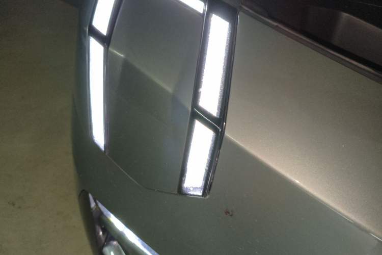 Used Zeekr 009 2024 7-Seater Walk-Through Version Four-Wheel Drive 108 kWh Right Front Headlight