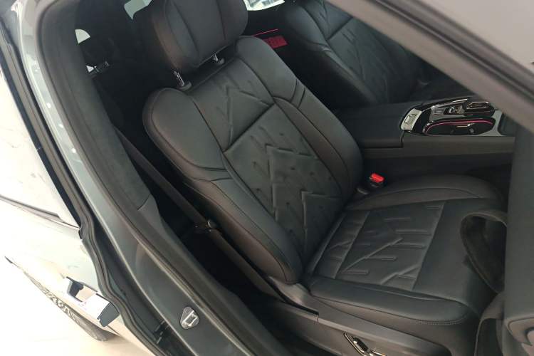 Used Zeekr 009 2024 7-Seater Aisle Version 108 kWh Right Front Seat