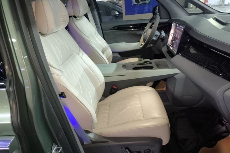 Used Zeekr 009 2024 7-Seater Walk-Through Version Four-Wheel Drive 108 kWh Right Front Seat