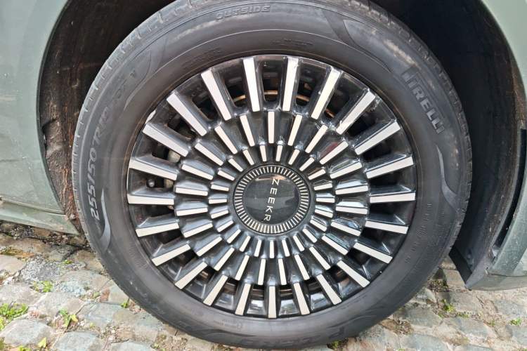 Used Zeekr 009 2024 Six-Seat Executive Version 4WD 108 kWh Right Front Wheel Hub