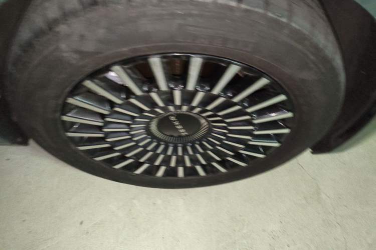 Used Zeekr 009 2024 7-Seater Walk-Through Version Four-Wheel Drive 108 kWh Right Front Wheel Hub