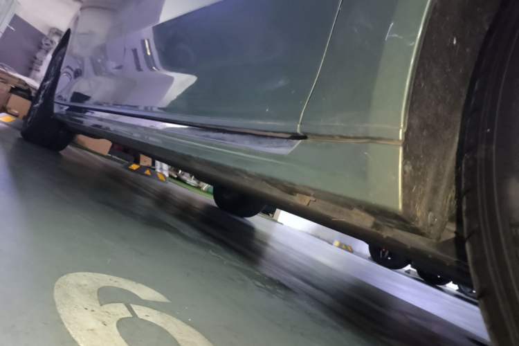 Used Zeekr 009 2024 7-Seater Walk-Through Version Four-Wheel Drive 108 kWh Right Side Sill