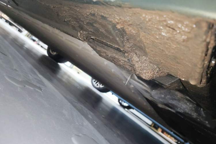 Used Zeekr 009 2024 7-Seater Walk-Through Version Four-Wheel Drive 108 kWh Right Side Sill