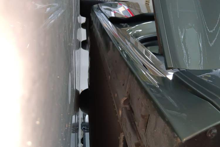 Used Zeekr 009 2024 Six-Seat Executive Version 4WD 140 kWh Right Side Sill