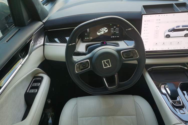Used Zeekr 009 2024 Six-Seat Executive Version 4WD 108 kWh Steering Wheel