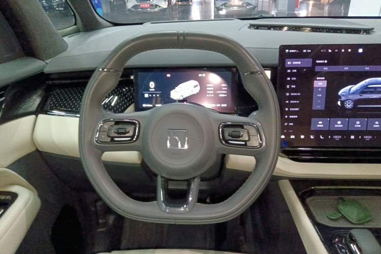 Used Zeekr 009 2024 7-Seater Walk-Through Version Four-Wheel Drive 108 kWh Steering Wheel