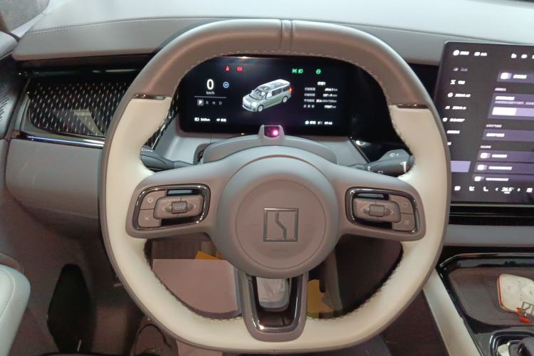 Used Zeekr 009 2024 Six-Seat Executive Version 4WD 140 kWh Steering Wheel