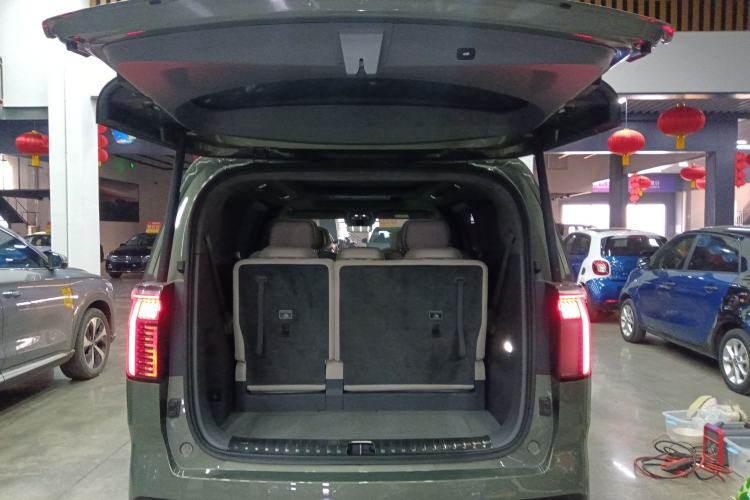 Used Zeekr 009 2024 7-Seater Walk-Through Version Four-Wheel Drive 108 kWh Trunk