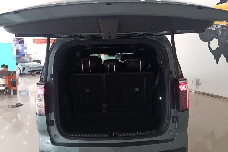 Used Zeekr 009 2024 7-Seater Aisle Version 108 kWh Trunk