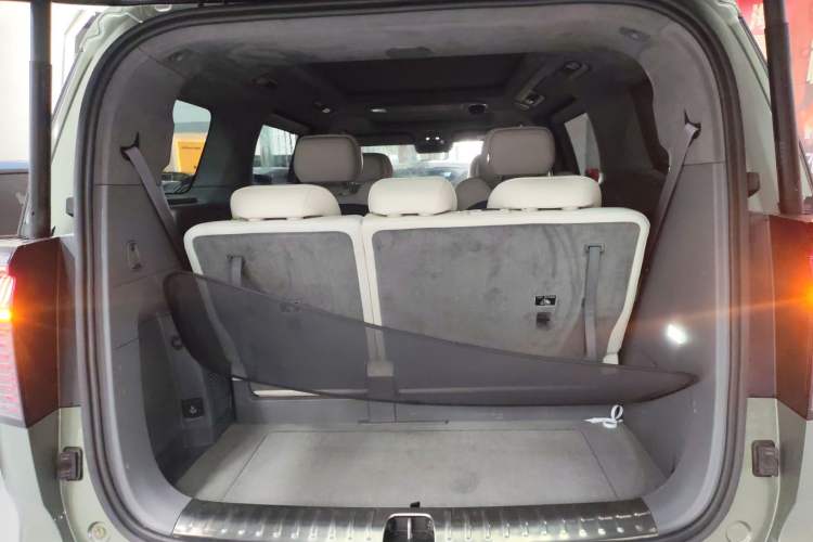 Used Zeekr 009 2024 7-Seater Walk-Through Version Four-Wheel Drive 108 kWh Trunk