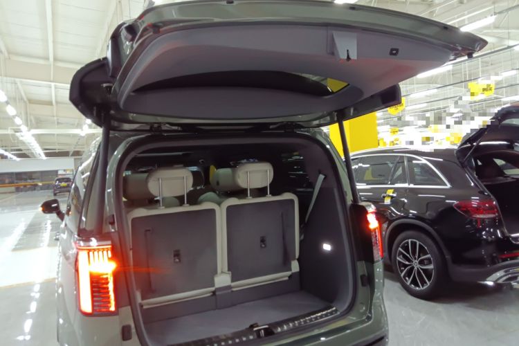 Used Zeekr 009 2024 Six-Seat Executive Version 4WD 140 kWh Trunk