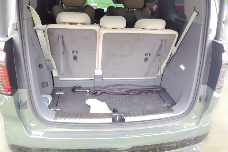 Used Zeekr 009 2024 7-Seater Walk-Through Version Four-Wheel Drive 108 kWh Trunk