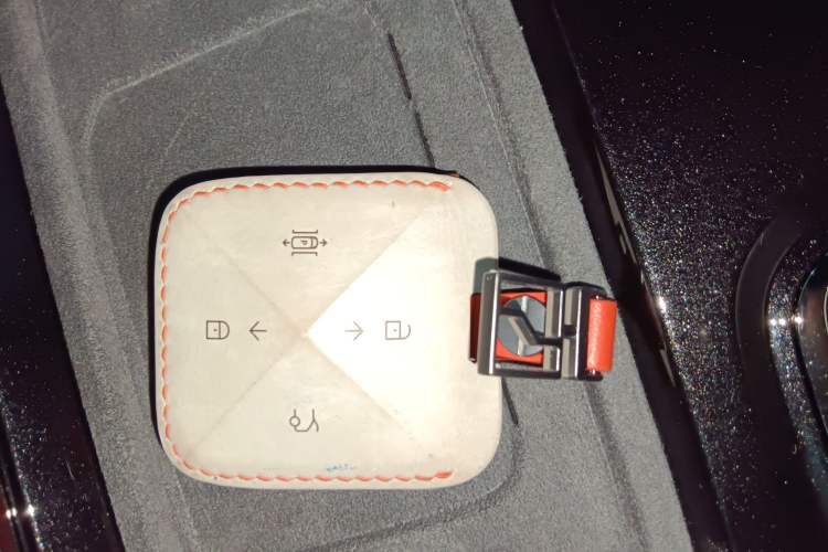 Used Zeekr 009 2024 Six-Seat Executive Version 4WD 140 kWh Vehicle Key
