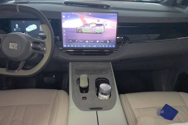 Used Zeekr 009 2024 7-Seater Walk-Through Version Four-Wheel Drive 108 kWh Center Console