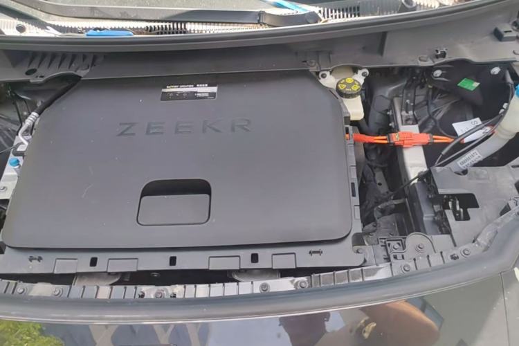 Used Zeekr 009 2024 Six-Seat Executive Version 4WD 108 kWh Engine Bay
