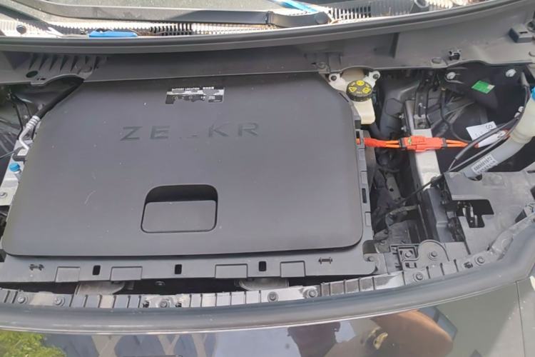 Used Zeekr 009 2024 Six-Seat Executive Version 4WD 108 kWh Engine Bay