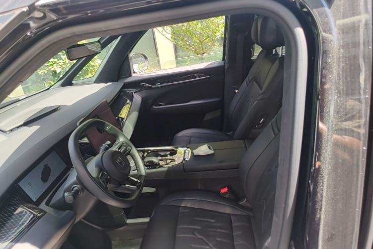Used Zeekr 009 2024 Six-Seat Executive Version 4WD 108 kWh Left Front Seat