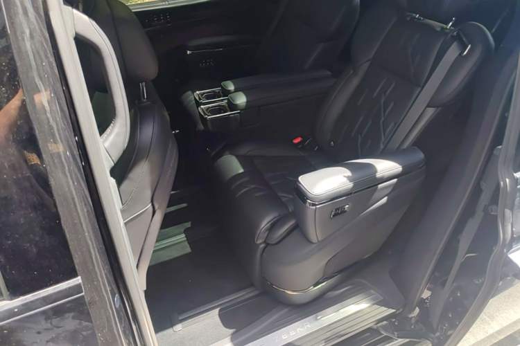 Used Zeekr 009 2024 Six-Seat Executive Version 4WD 108 kWh Left Rear Seat
