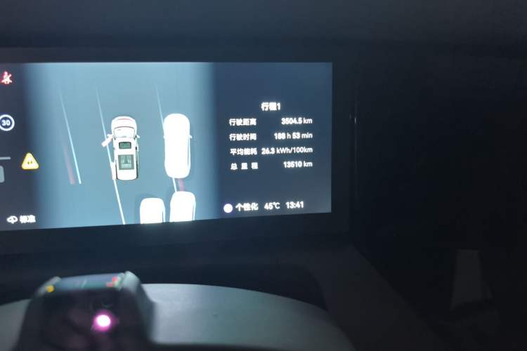 Used Zeekr 009 2024 7-Seater Walk-Through Version Four-Wheel Drive 108 kWh Odometer Close Up