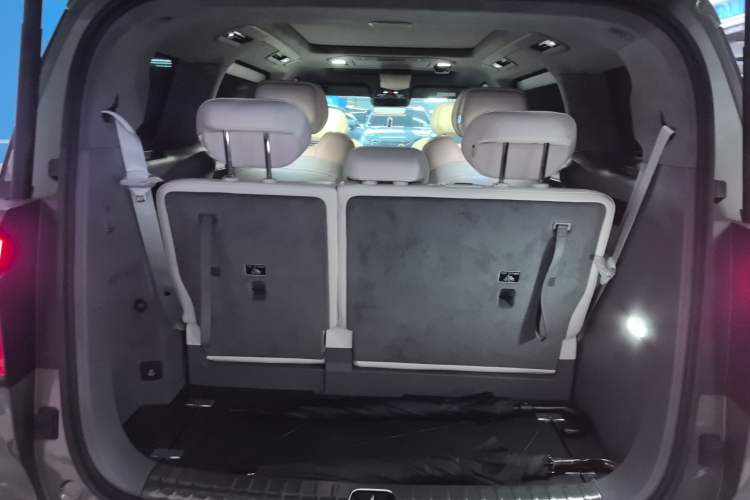 Used Zeekr 009 2024 7-Seater Walk-Through Version Four-Wheel Drive 108 kWh Trunk
