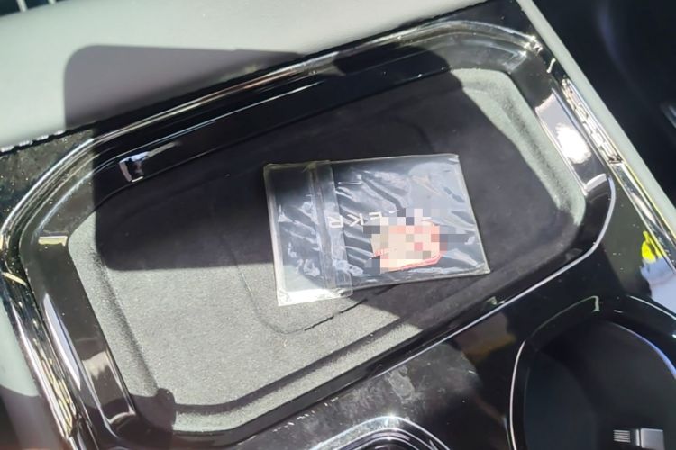 Used Zeekr 009 2024 Six-Seat Executive Version 4WD 108 kWh Vehicle Key