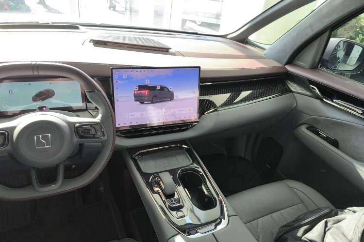 Used Zeekr 009 2024 Six-Seat Executive Version 4WD 108 kWh Audio And AC Panel