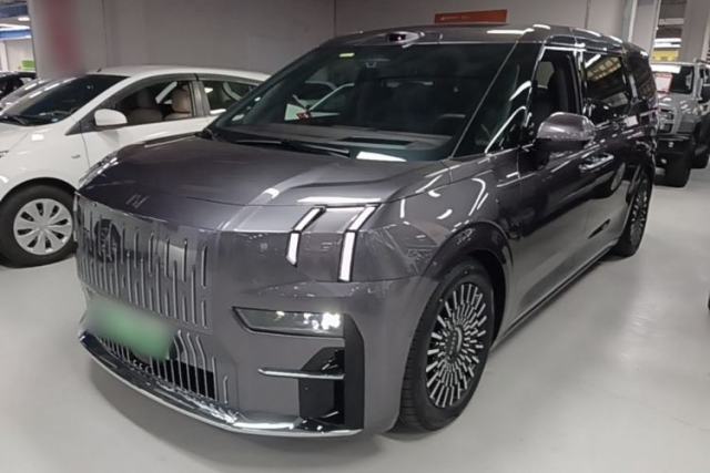 Used Zeekr 009 2024 7-Seater Walk-Through Version Four-Wheel Drive 108 kWh