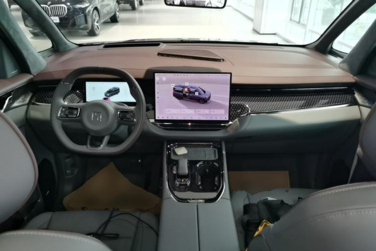 Used Zeekr 009 2024 7-Seater Walk-Through Version Four-Wheel Drive 108 kWh Center Console