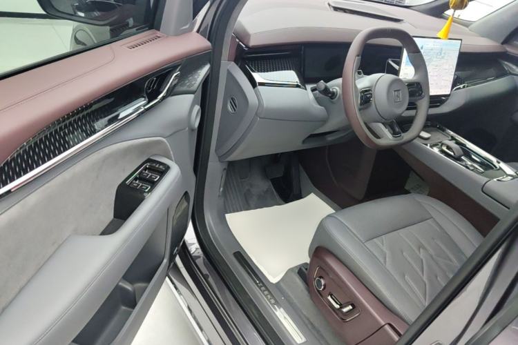Used Zeekr 009 2024 7-Seater Aisle Version 108 kWh Driver Seat