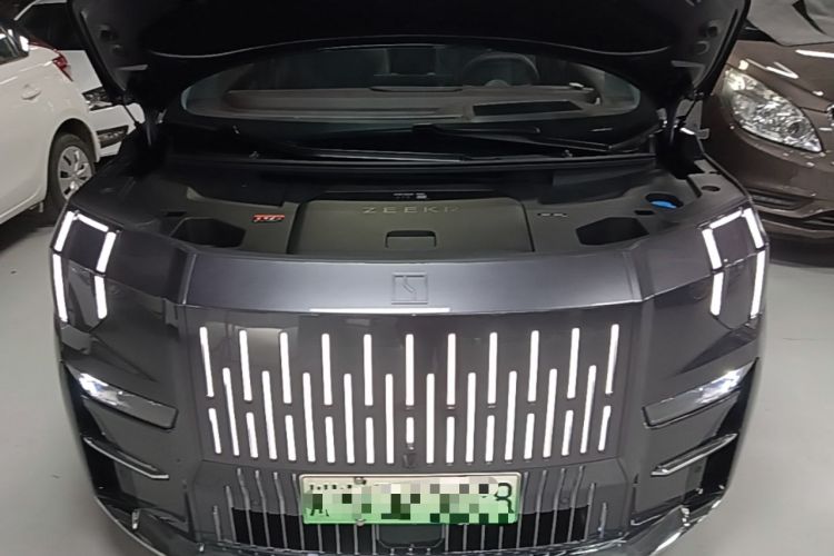 Used Zeekr 009 2024 7-Seater Walk-Through Version Four-Wheel Drive 108 kWh Engine Bay