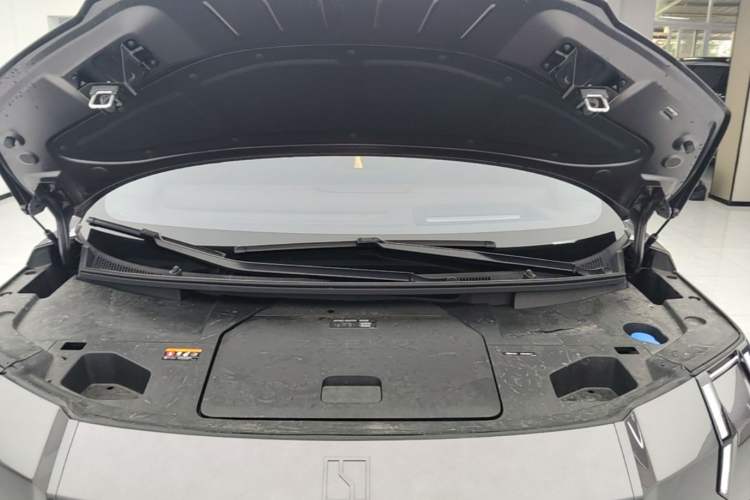 Used Zeekr 009 2024 7-Seater Aisle Version 108 kWh Engine Bay