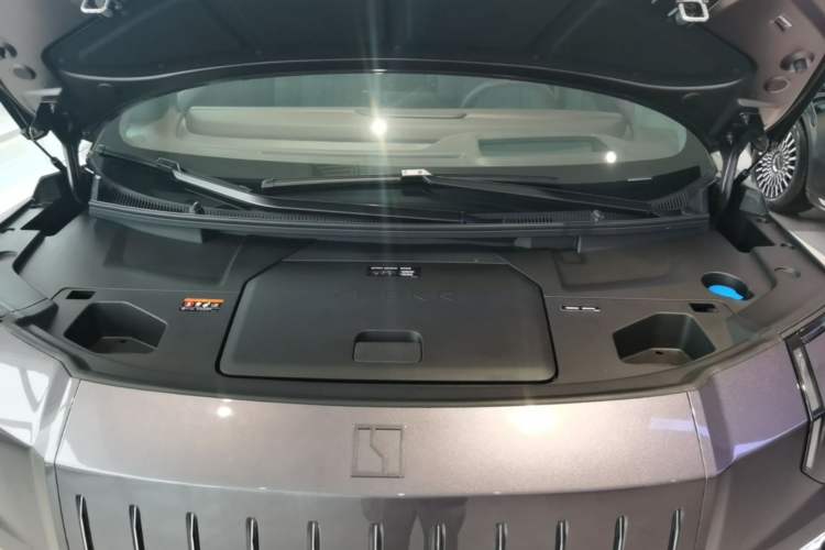 Used Zeekr 009 2024 7-Seater Walk-Through Version Four-Wheel Drive 108 kWh Engine Bay