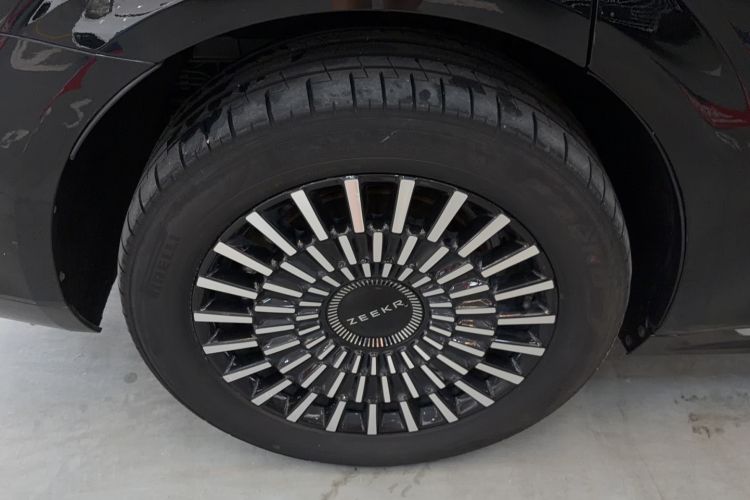 Used Zeekr 009 2024 7-Seater Walk-Through Version Four-Wheel Drive 108 kWh Exterior 4
