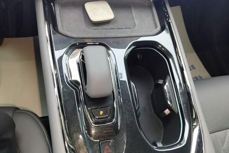 Used Zeekr 009 2024 7-Seater Aisle Version 108 kWh Gear Lever